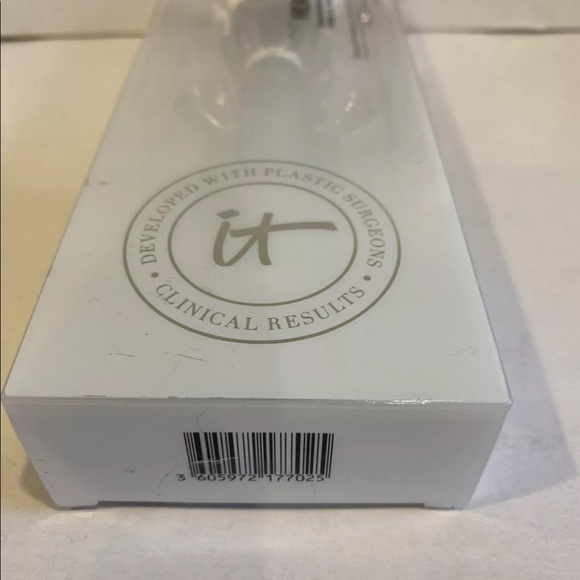 it cosmetics Makeup It Cosmetics Heavenly Skinhugging Brush 77